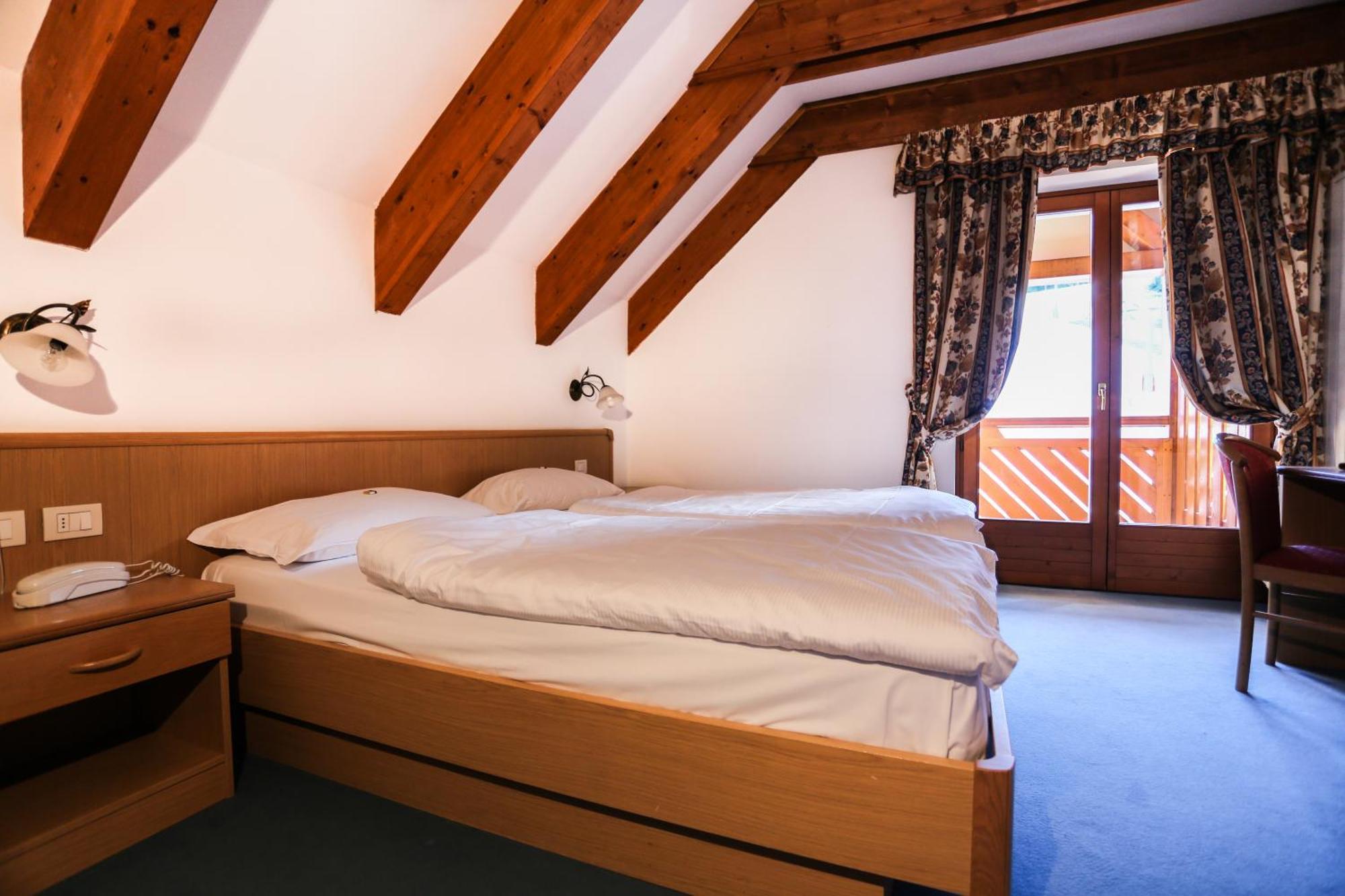 Hotel Fortini Мадонна-ді-Кампільйо Екстер'єр фото