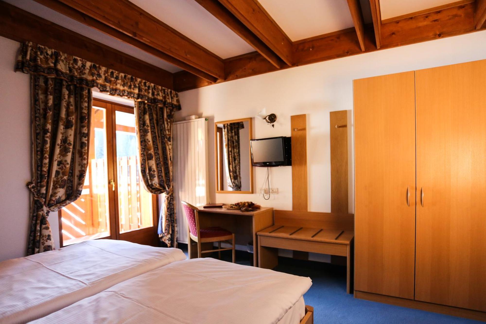 Hotel Fortini Мадонна-ді-Кампільйо Екстер'єр фото