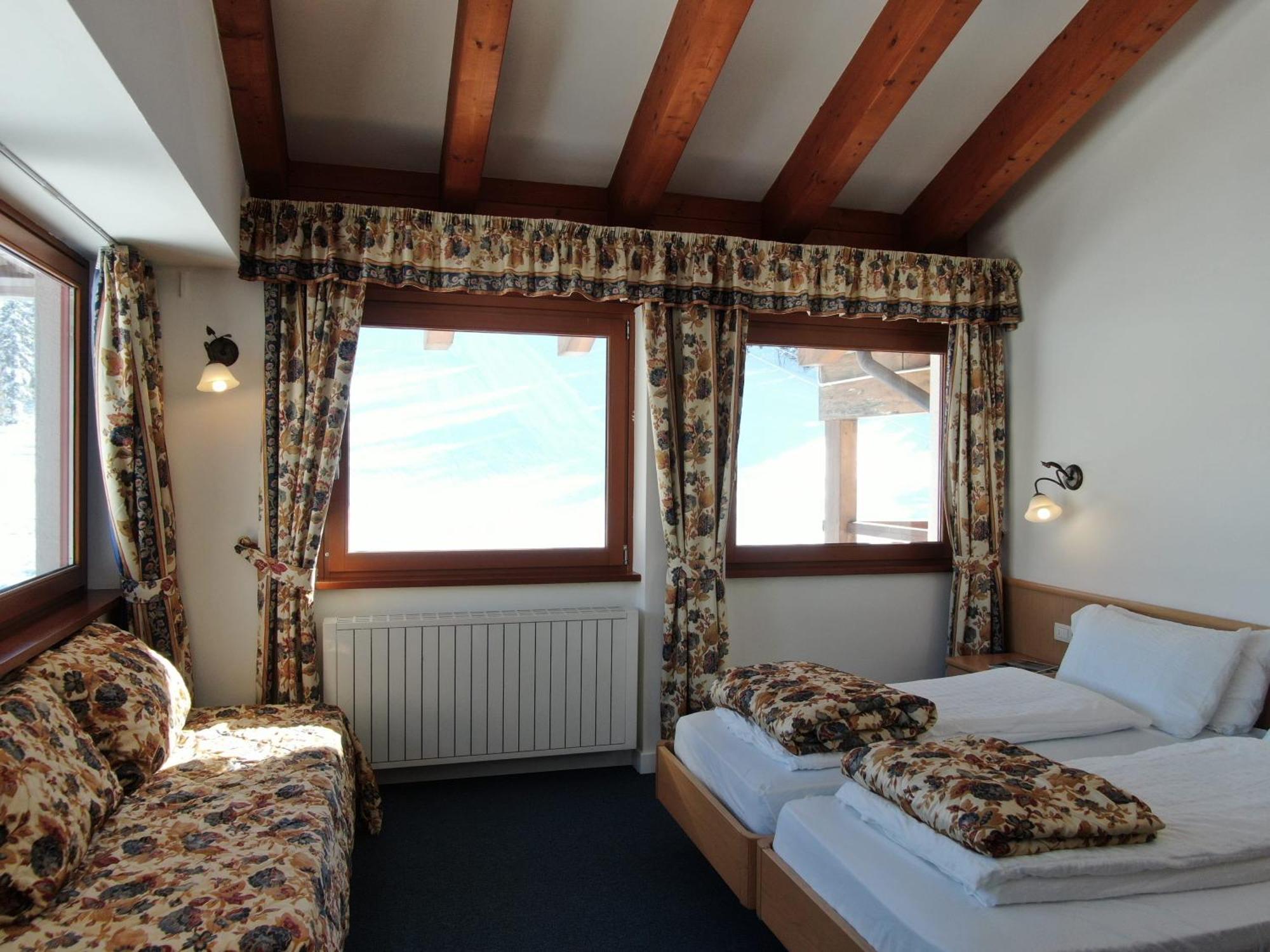 Hotel Fortini Мадонна-ді-Кампільйо Екстер'єр фото