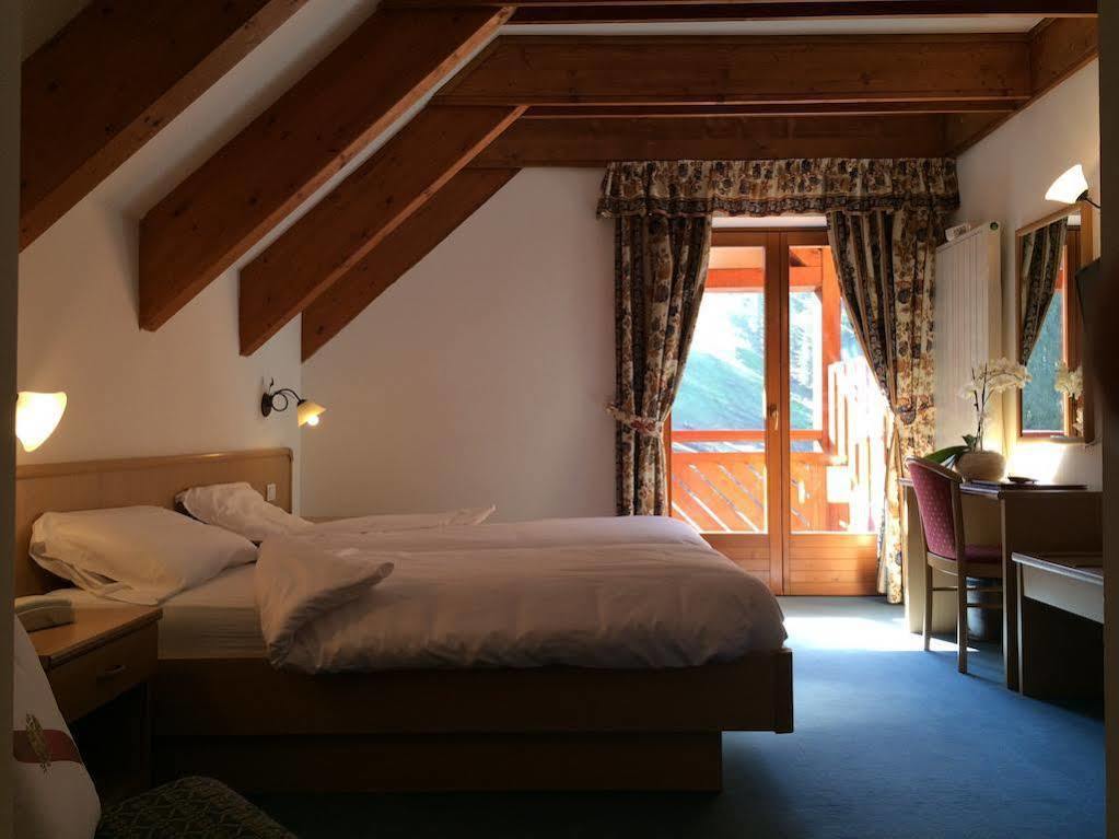 Hotel Fortini Мадонна-ді-Кампільйо Екстер'єр фото